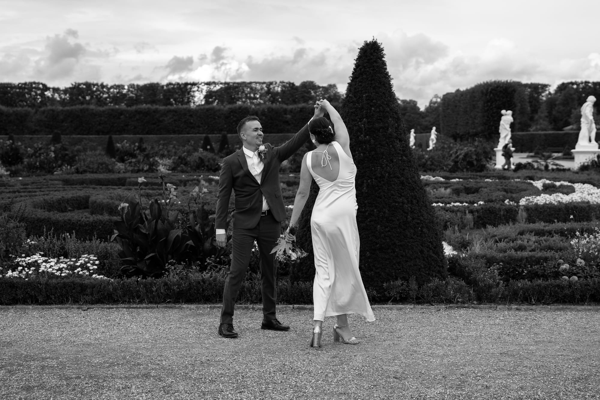 Hochzeitsfotograf Hannover. Brautpaar in den Herrenhäuser Gärten.